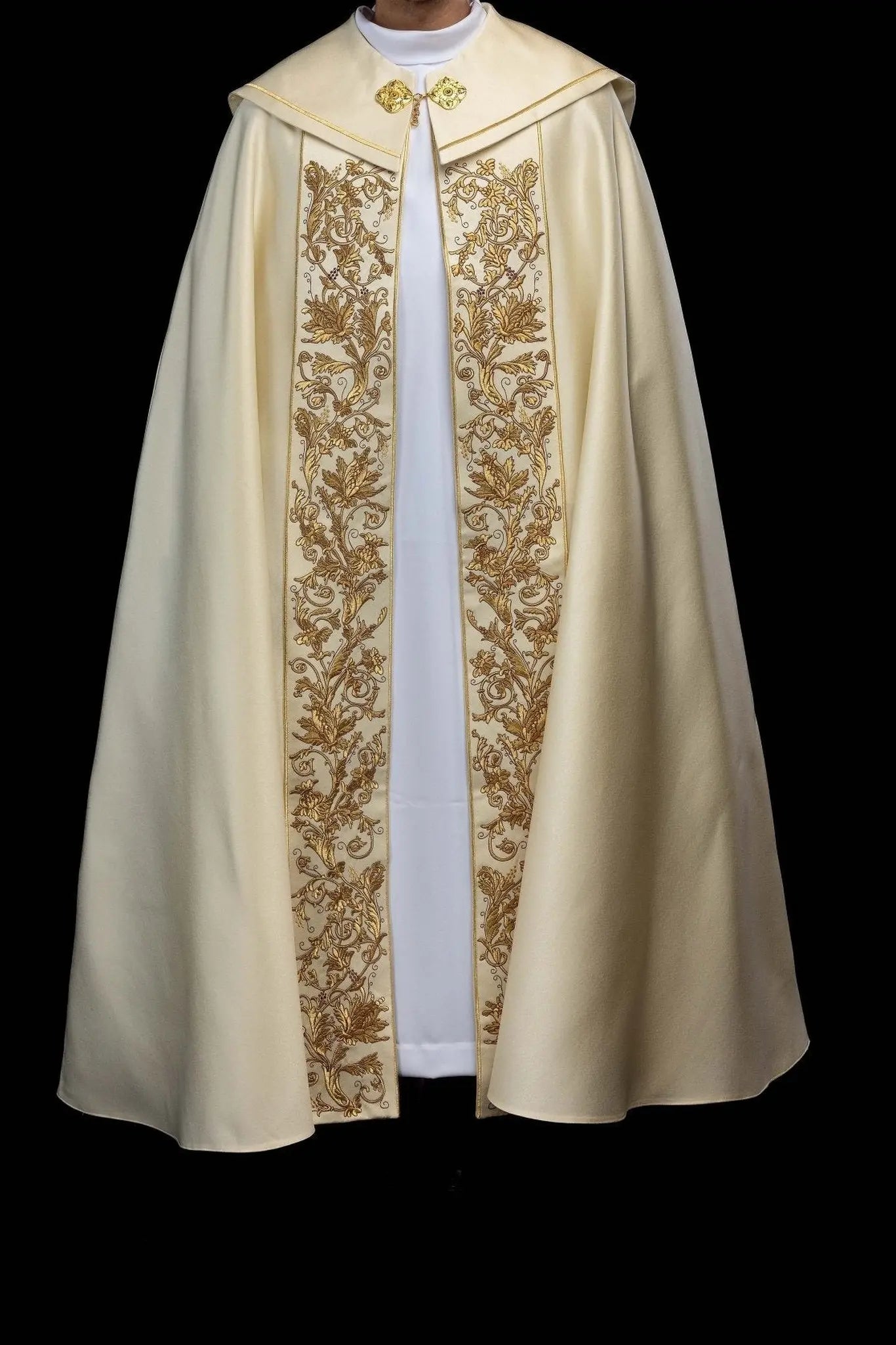 Chape liturgique avec broderie du Sacré-Cœur de Jésus