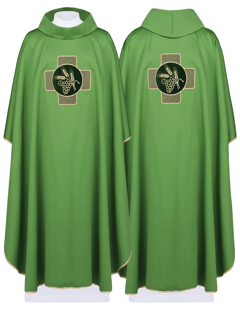 Chasuble verte avec broderie avec symbole de croix et épis avec raisins