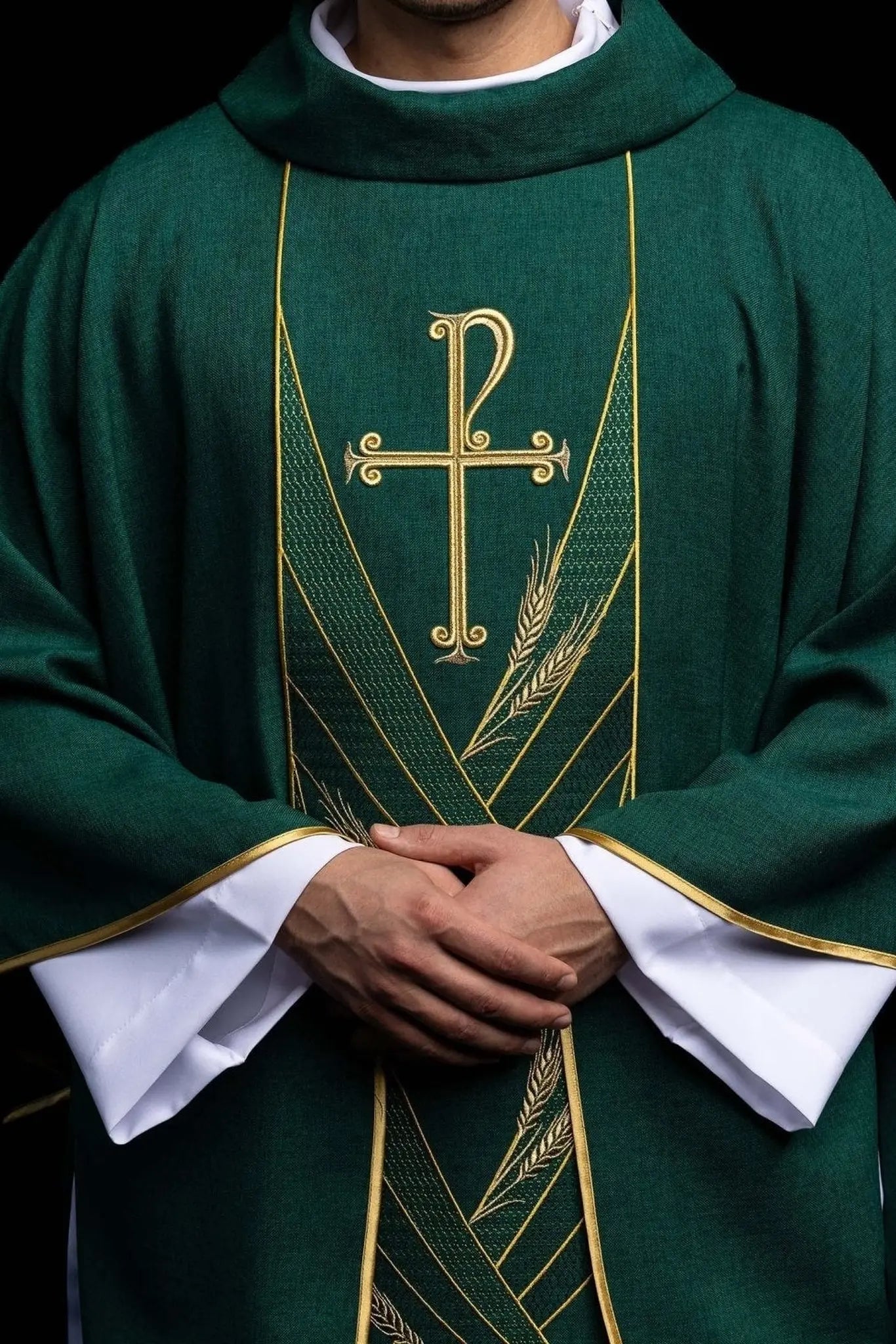 Chasuble verte avec bande PAX brodée