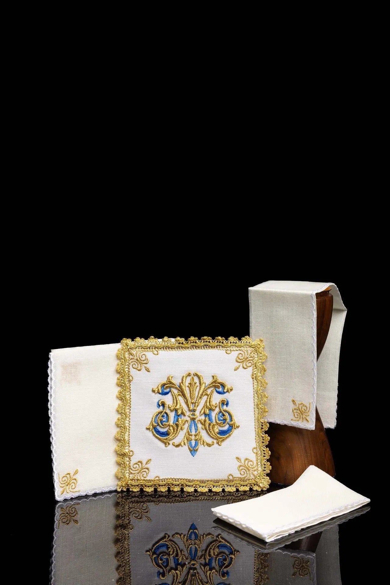 Linge de calice brodé Symbole marial doré LEN