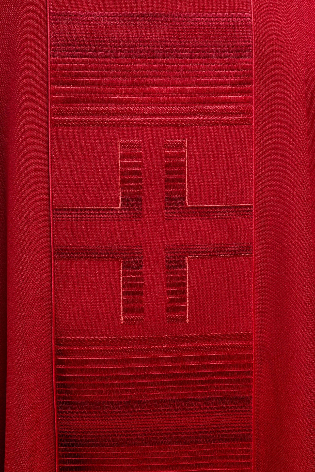 Ornat haftowany z Krzyżami w kolorze czerwonym - ORNATY.PL