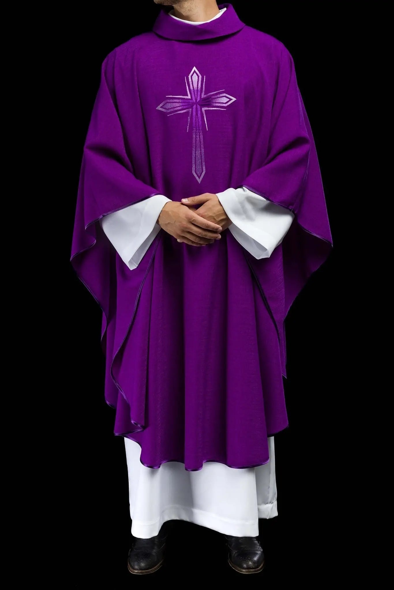 Chasuble brodée en violet
