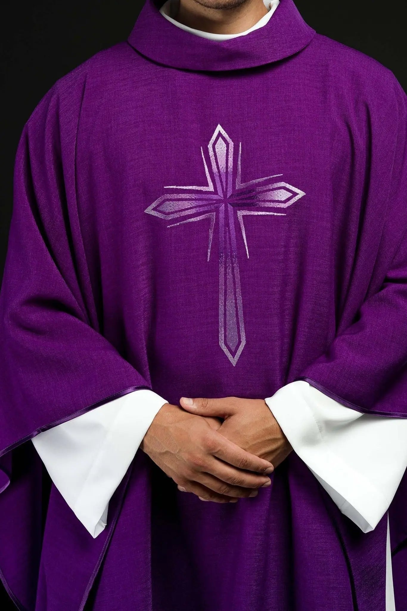 Chasuble brodée en violet