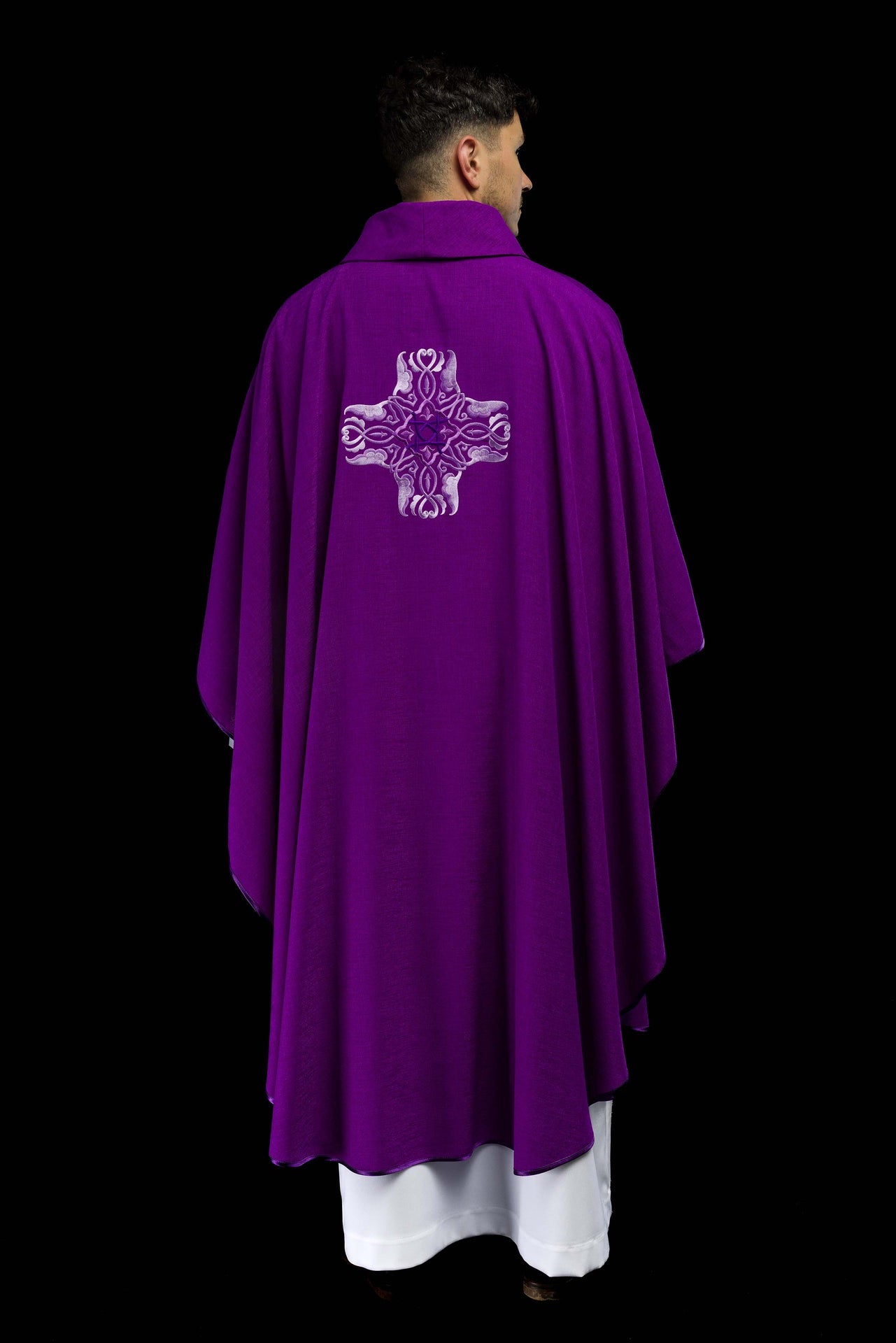 Ornat fioletowy z haftem Krzyża - ORNATY.PL