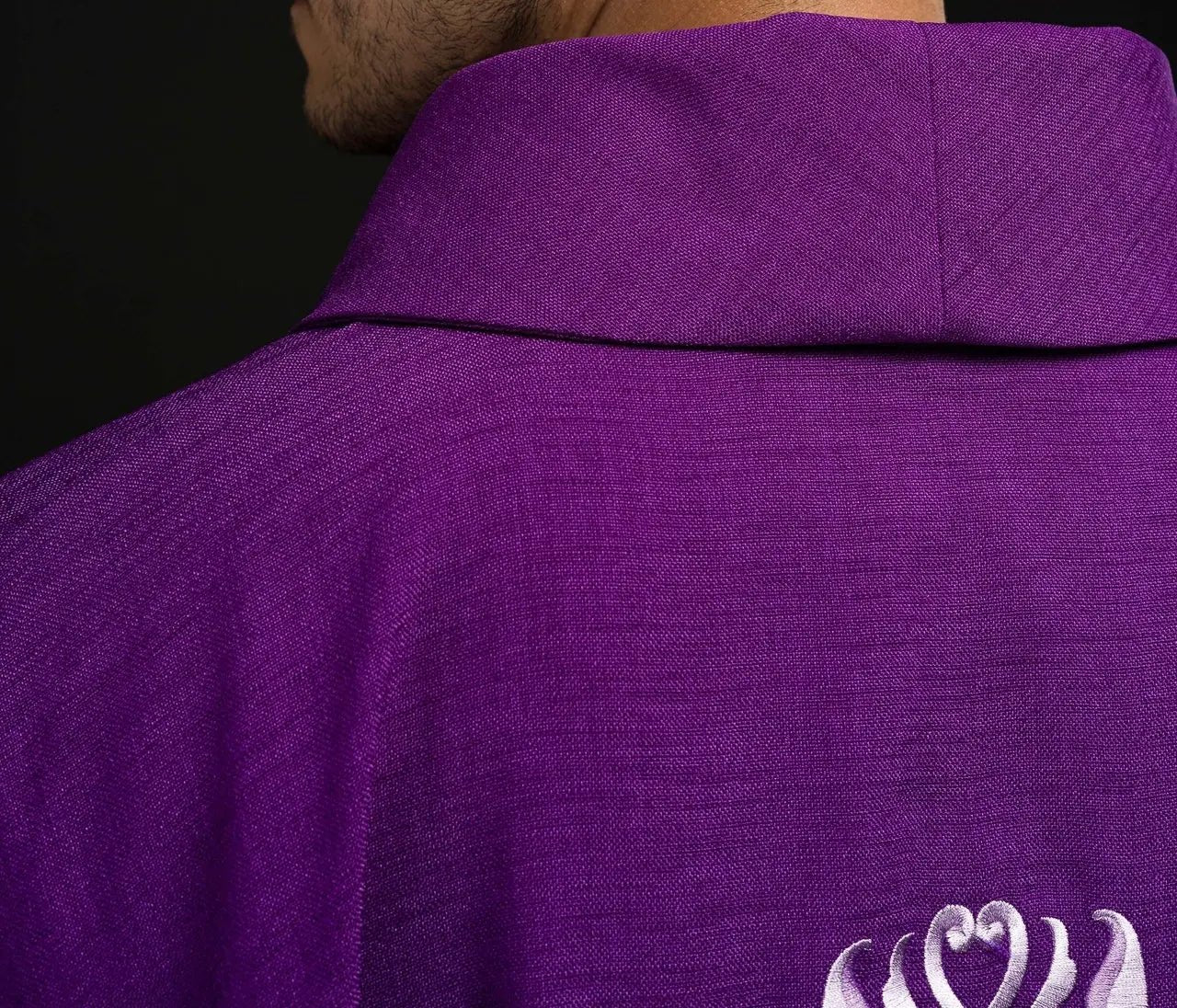 Chasuble violette avec broderie de la Croix