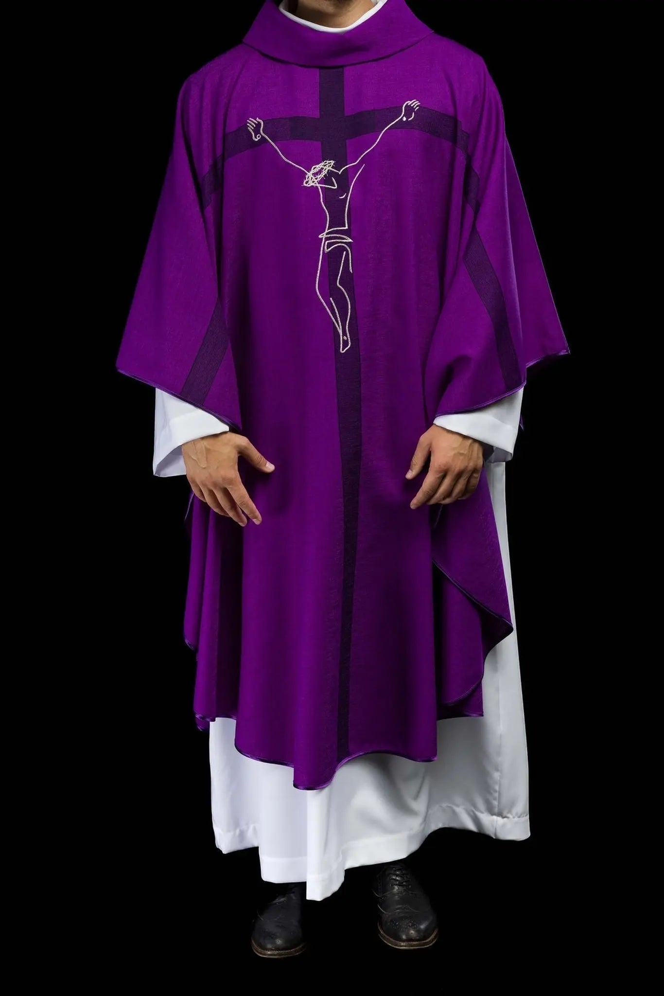 Chasuble with the motif of Jesus on the Cross in purple
