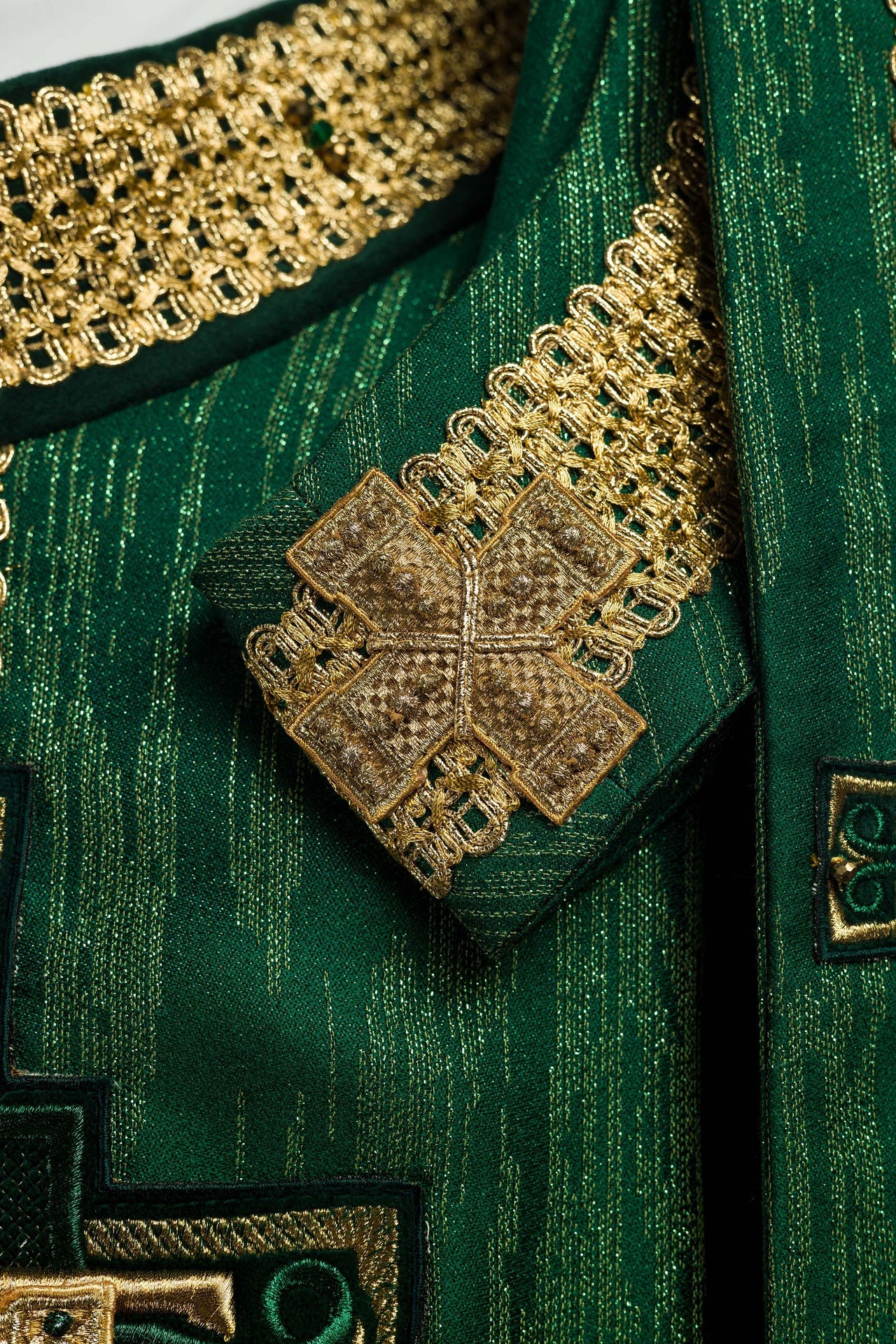 Ręcznie wykonany ornat z naturalnymi kamieniami Handmade 7015 Zielony - ORNATY.PL