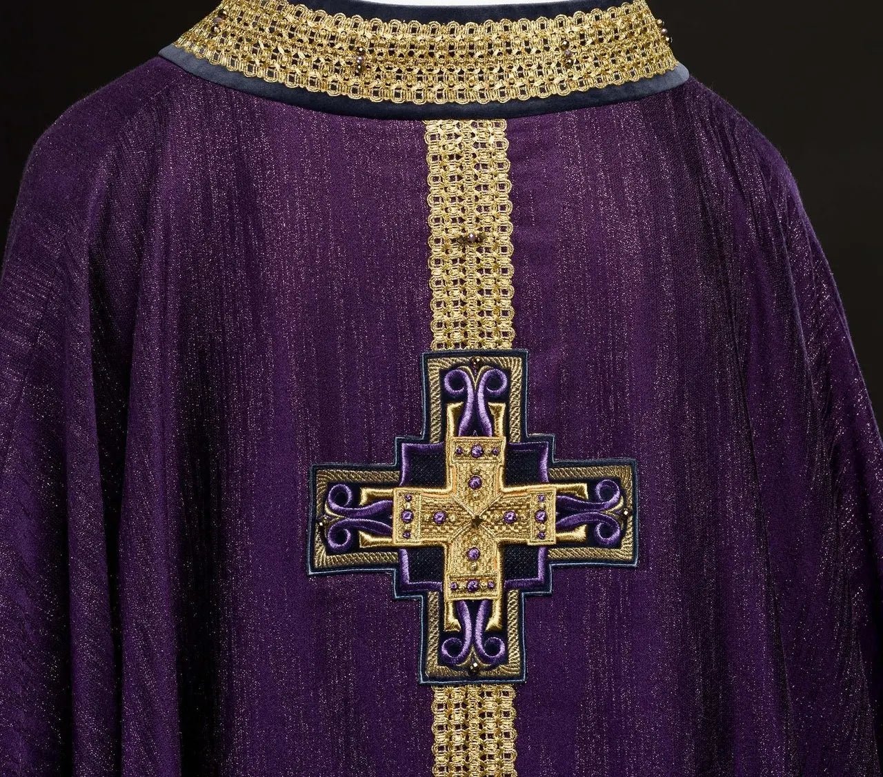 Chasuble faite main avec pierres naturelles faite main 7015 violet