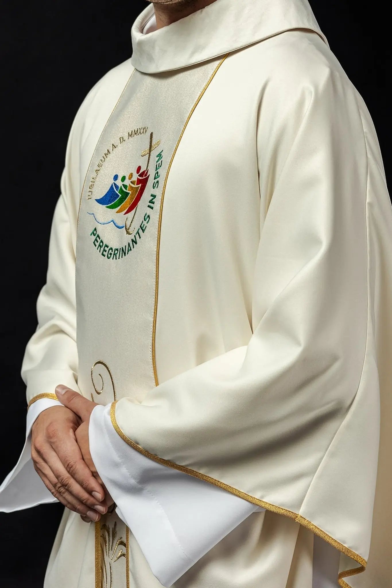 Chasuble with embroidered belt with jubilee logo ecru JUBILEE ROME 2025