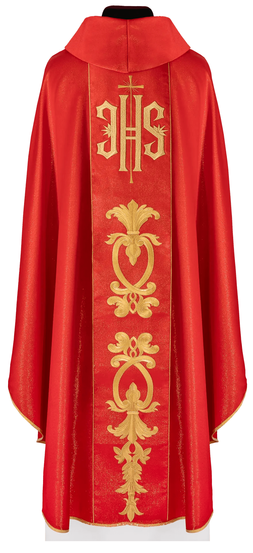 Chasuble rouge richement décorée d'un motif doré et d'une large bande IHS