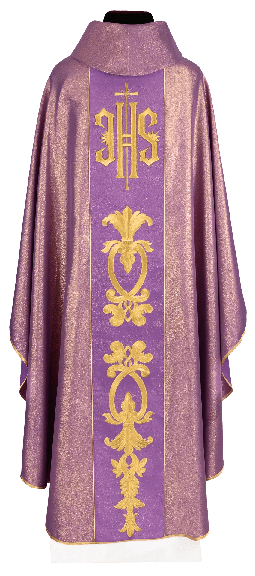 Chasuble violette richement décorée avec un motif doré et une large écharpe IHS