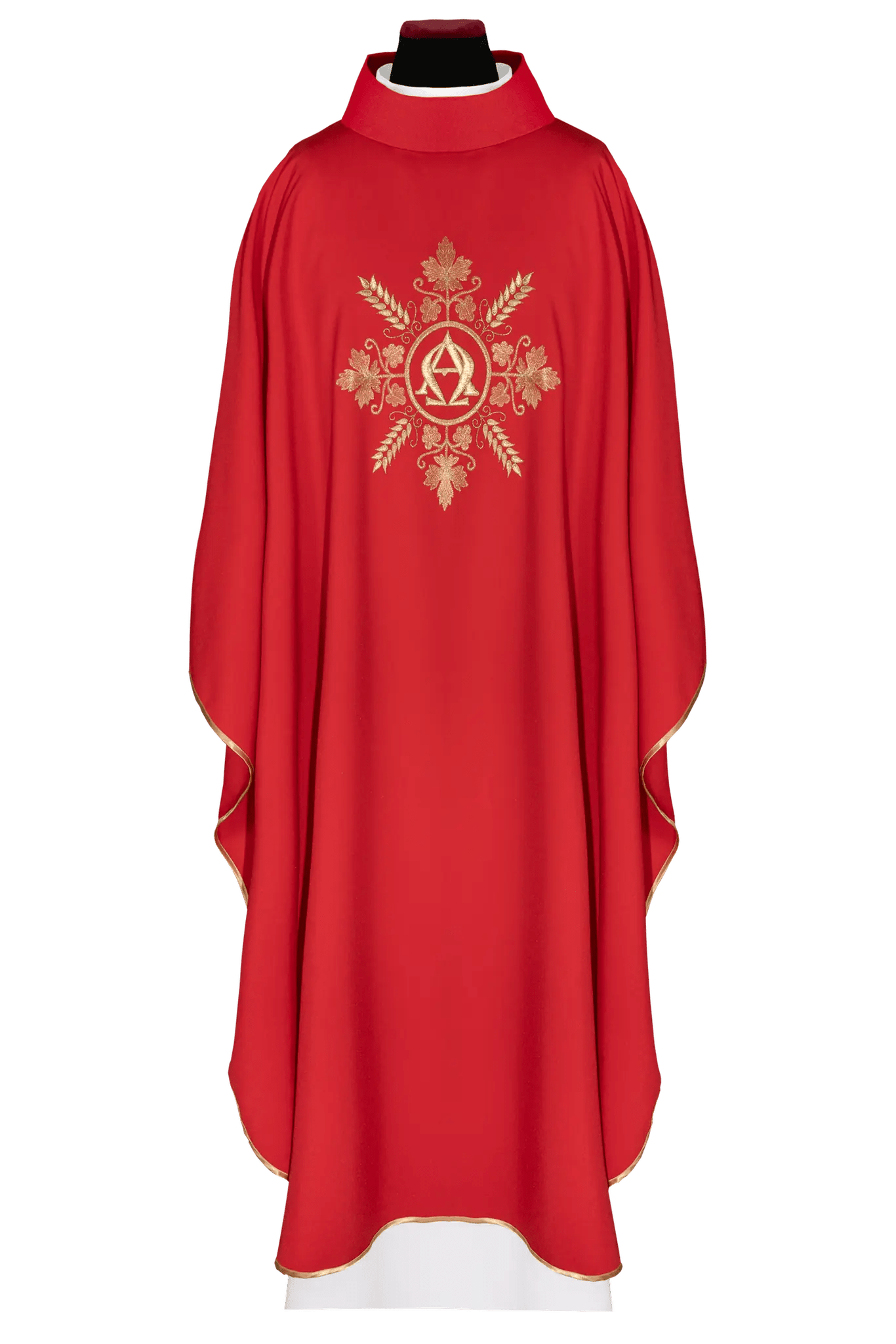 Chasuble rouge brodée avec les symboles Alpha et Omega et des épis de blé