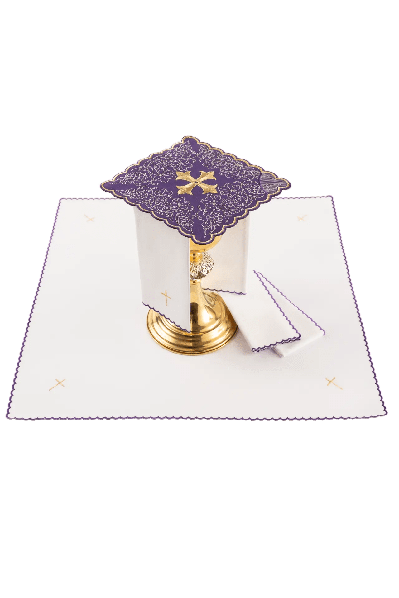 Ensemble de linges d'autel violets brodés avec motif de croix