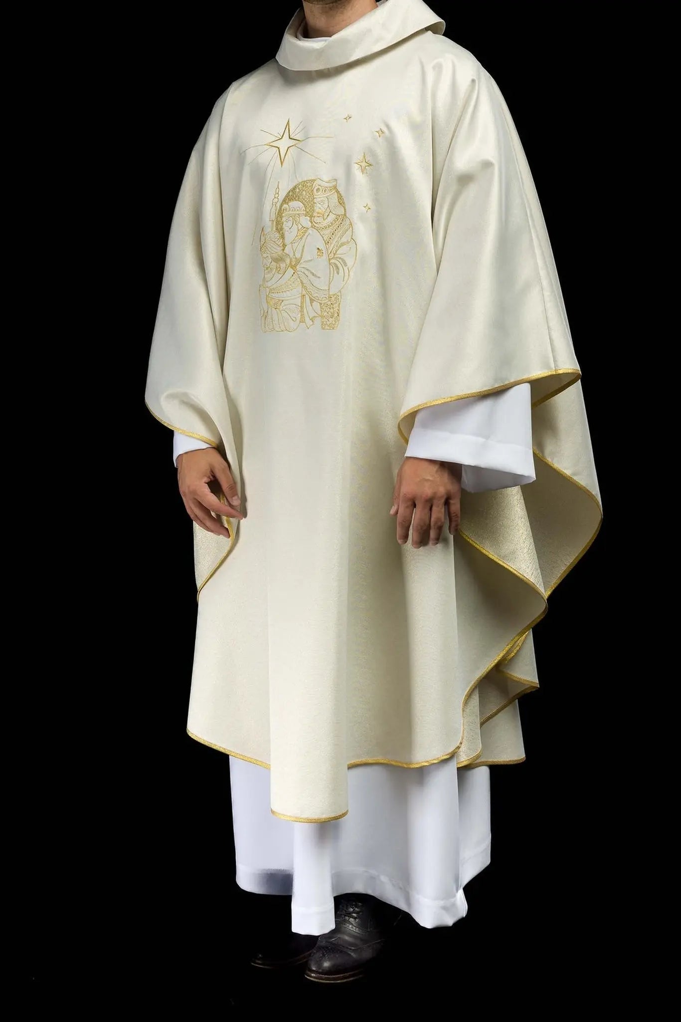 Chasuble scintillante avec broderie dorée et image des Trois Rois