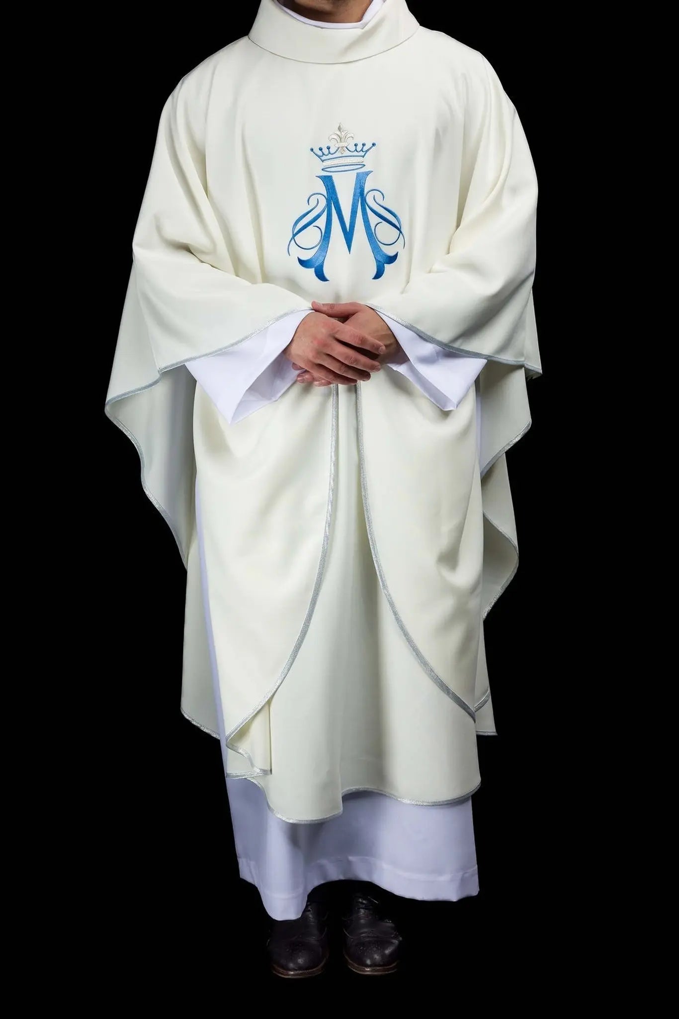 Ecru embroidered chasuble with Marian motif