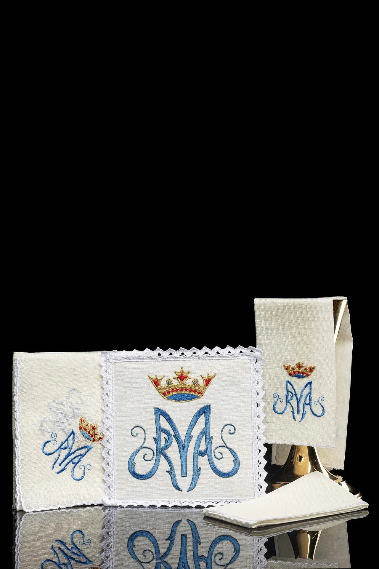 Linen chalice linen with a Marian motif