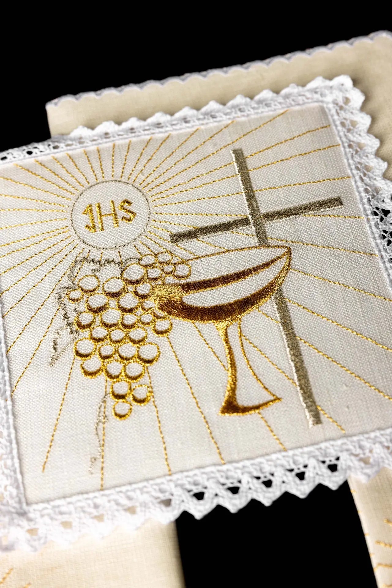 Lin de calice en lin avec calice brodé et croix