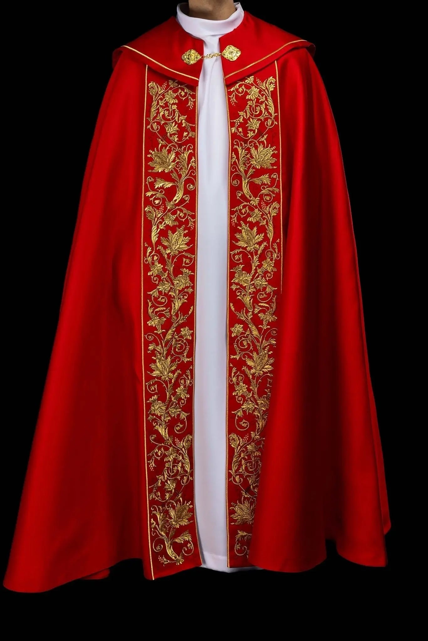Chape liturgique rouge avec broderie eucharistique