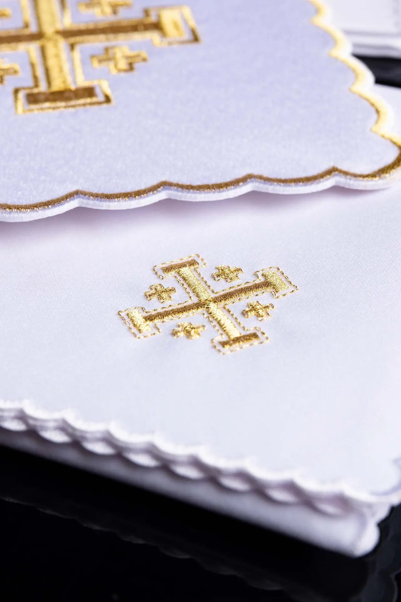 cup set with cross embroidery white