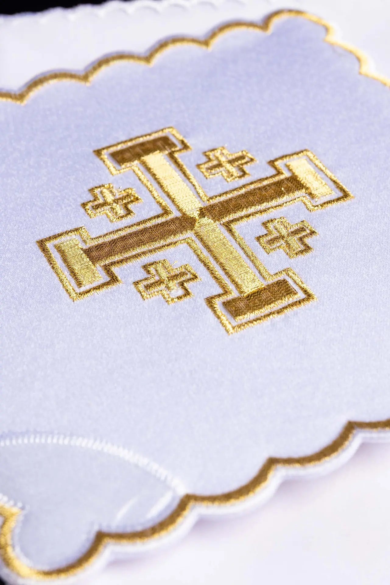 cup set with cross embroidery white
