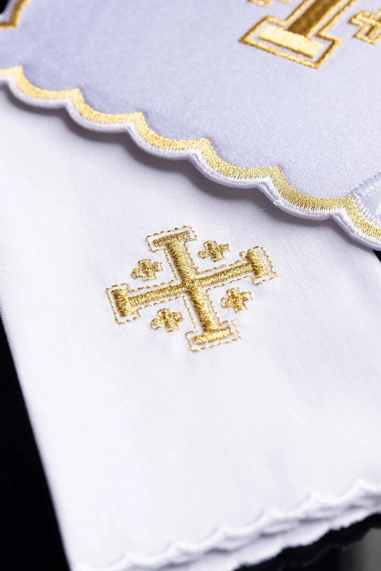 cup set with cross embroidery white