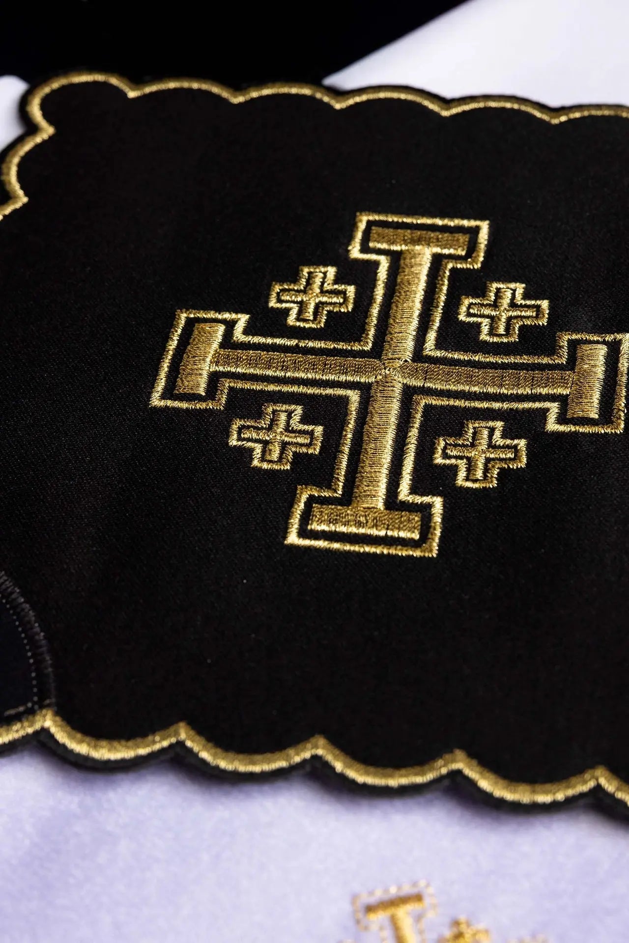 Ensemble de linge de calice avec broderie de croix de Jérusalem