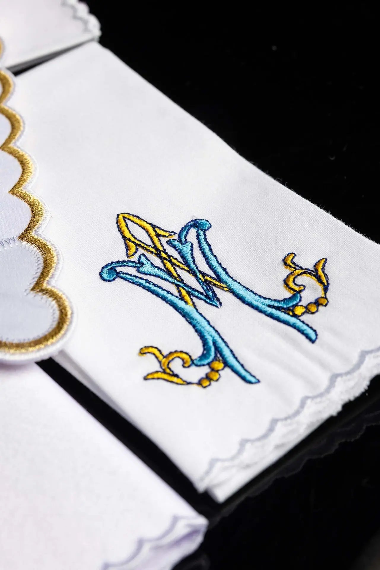 Chalice linen with colourful Marian embroidery