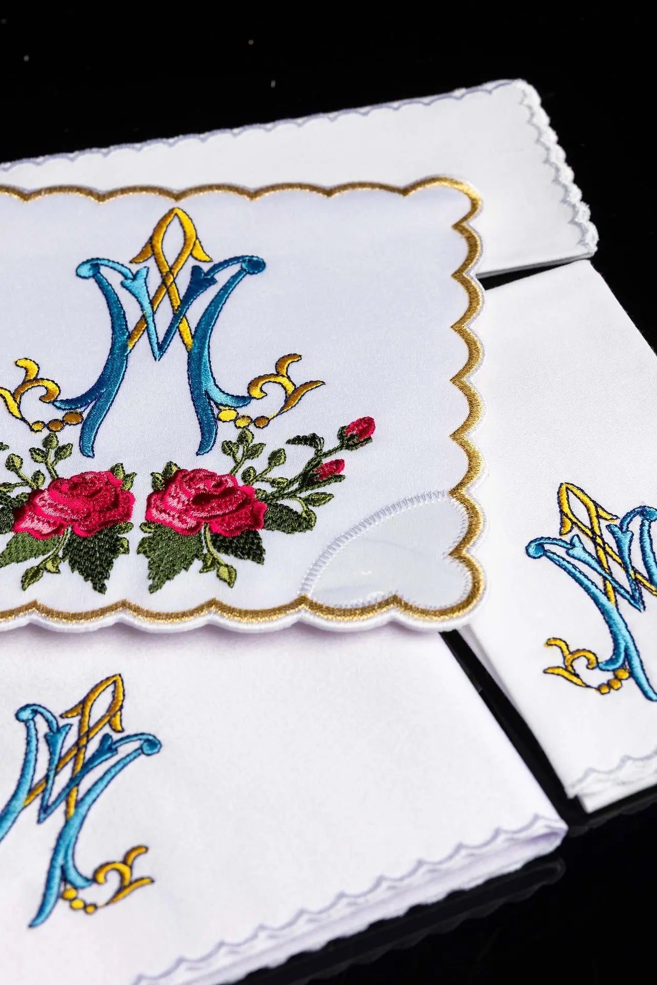 Chalice linen with colourful Marian embroidery