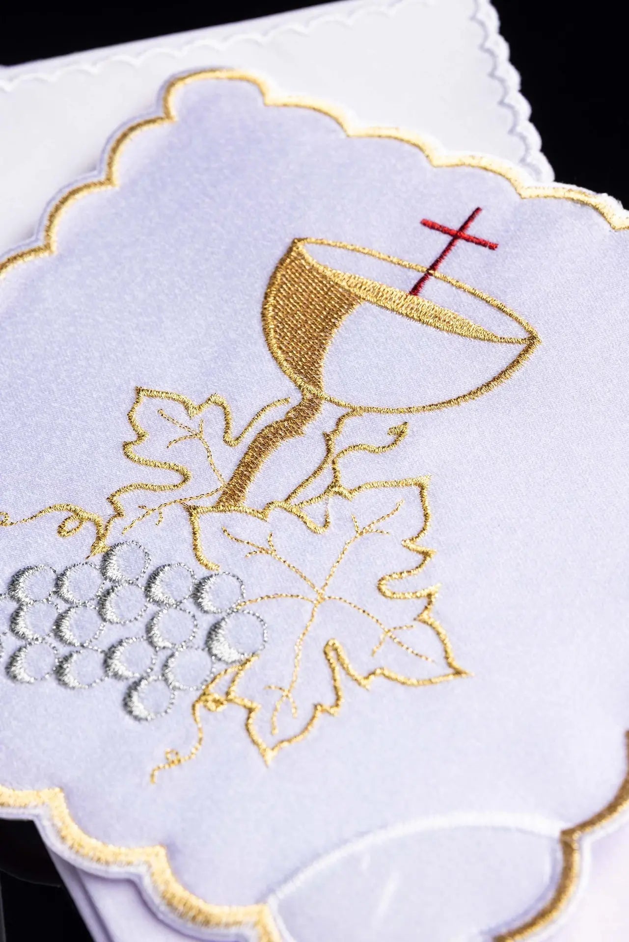 Ensemble de linge de calice avec broderie de calice et raisins