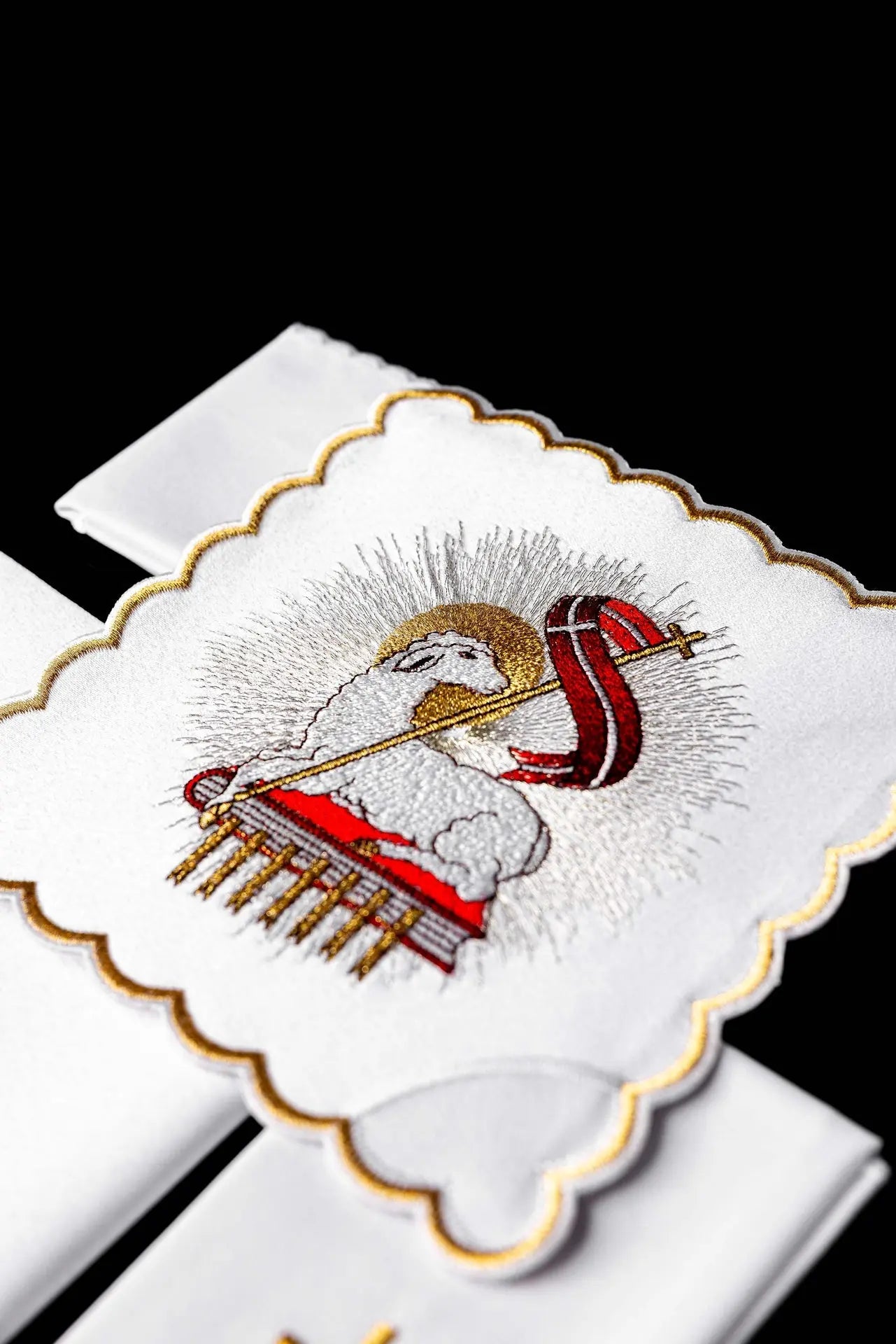 Embroidered cup linen Lamb