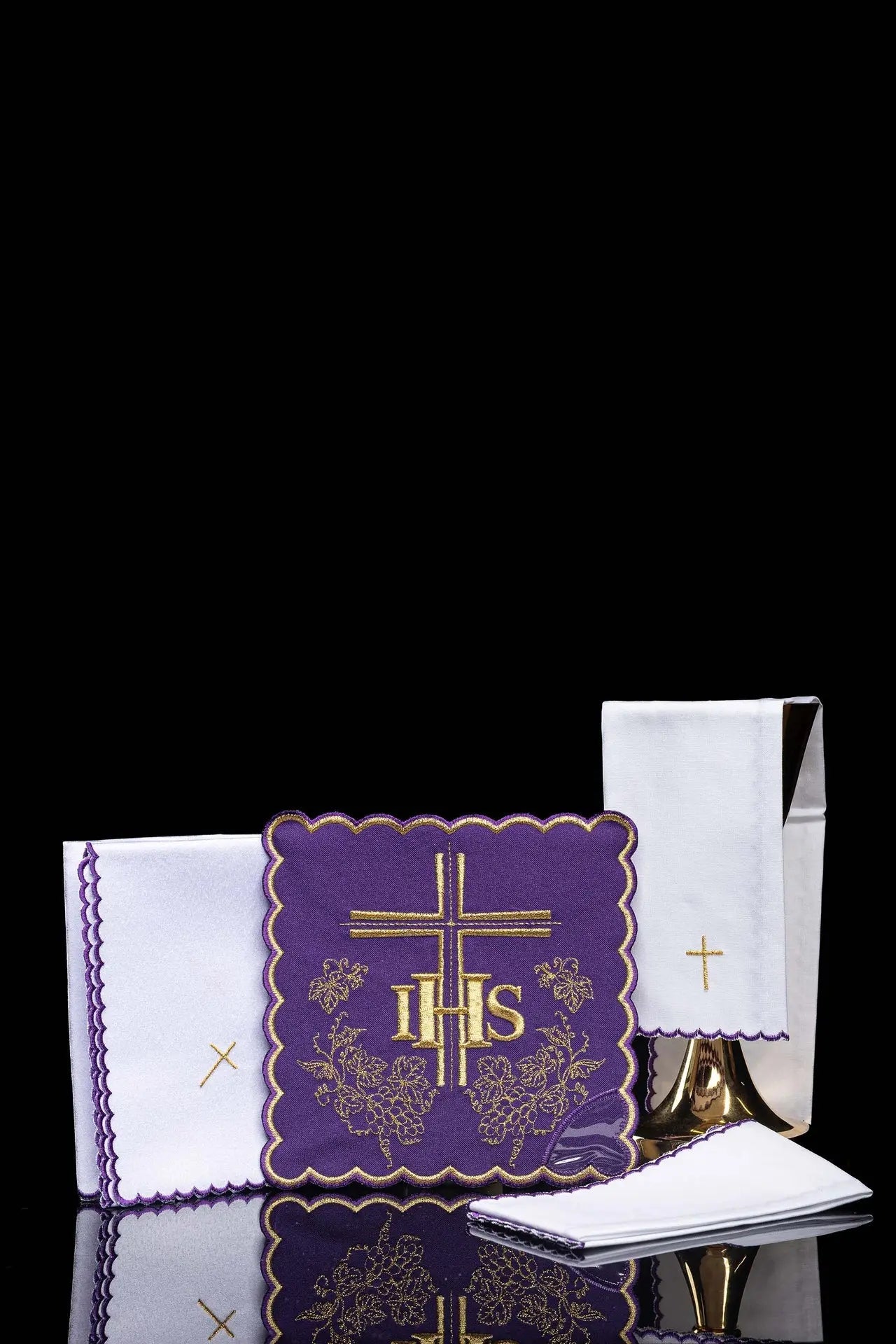 Lin de calice brodé violet IHS