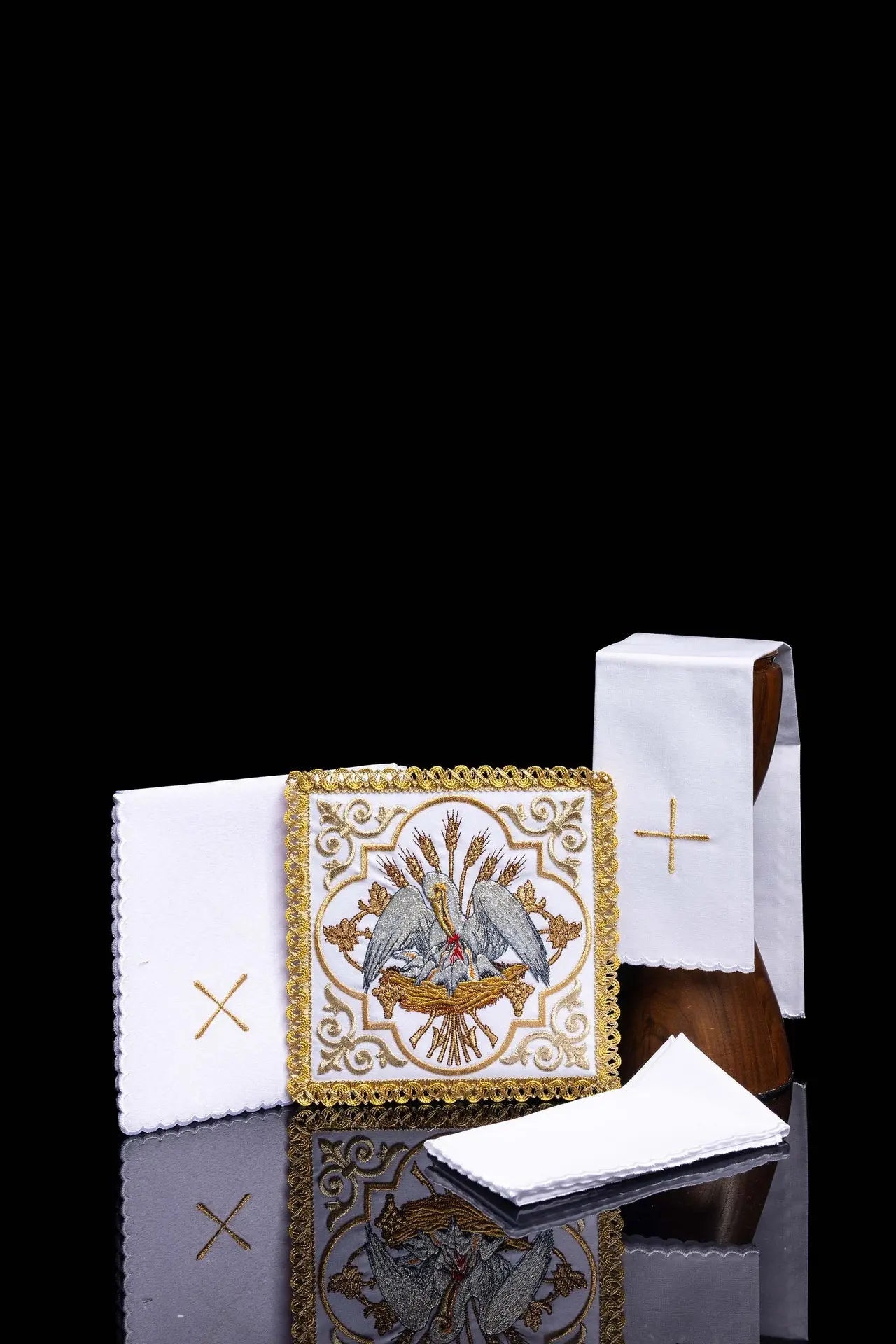 Ensemble de linge de calice avec broderie de pélican eucharistique