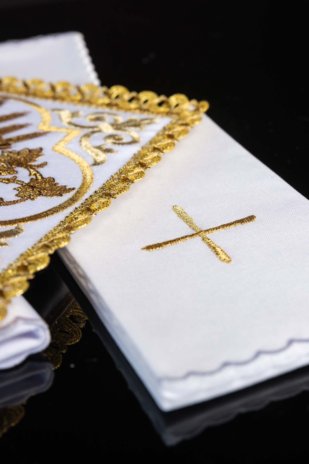 Ensemble de linge de calice avec symbole PAX brodé – Collection Paix du Christ