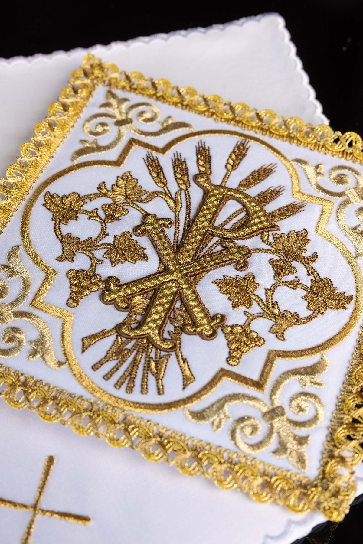 Ensemble de linge de calice avec symbole PAX brodé – Collection Paix du Christ