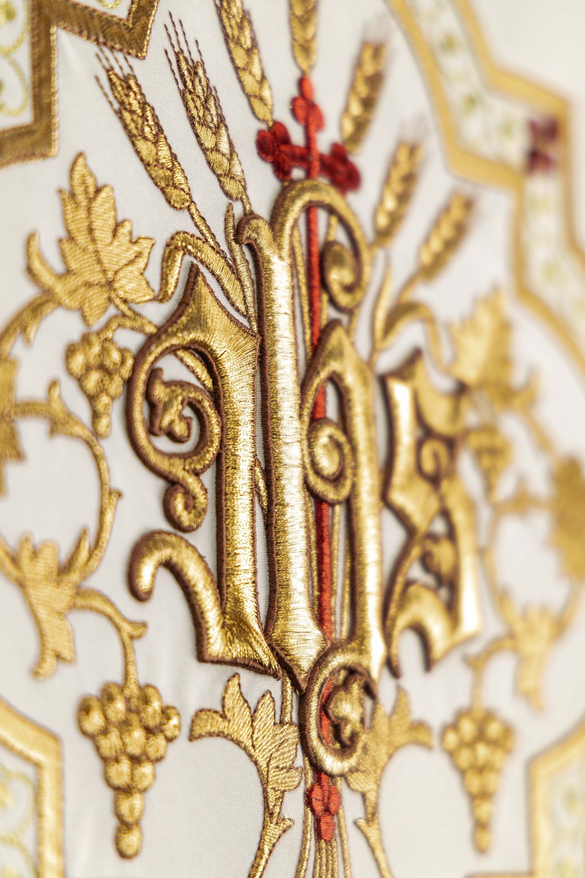 Nappe d’ambon écrue avec broderie IHS