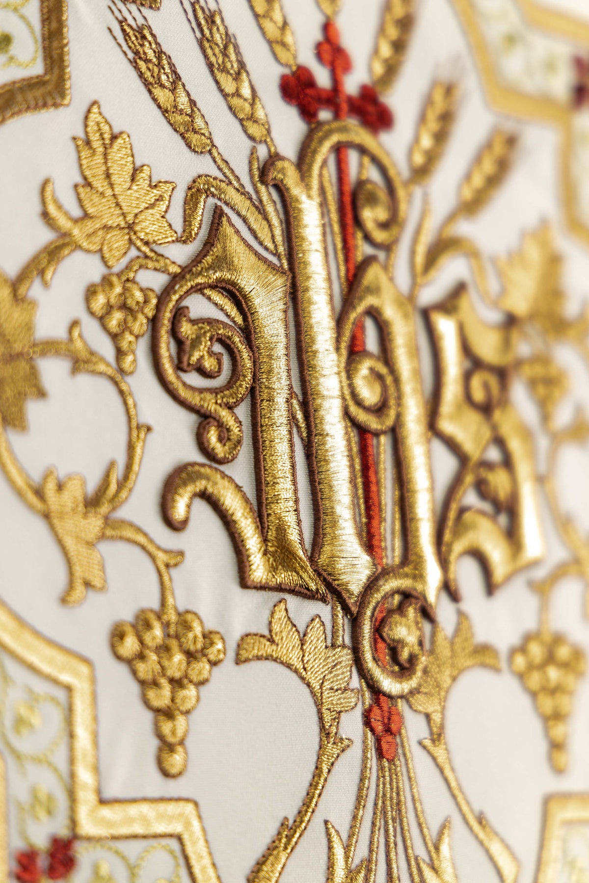 Nappe d’ambon écrue avec broderie IHS