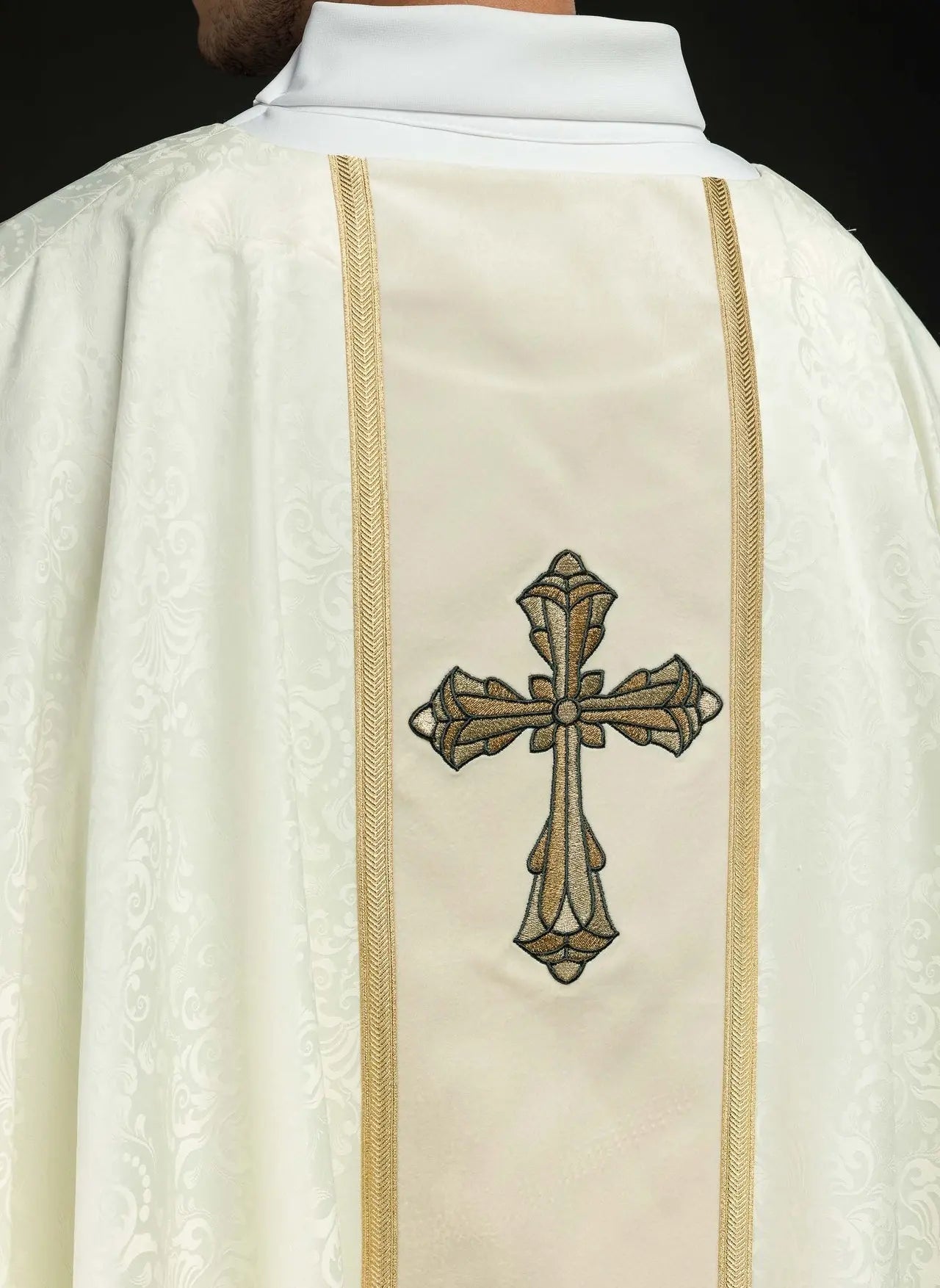 Liturgical chasuble in ecru with a central band and embroidered cross on jacquard fabric