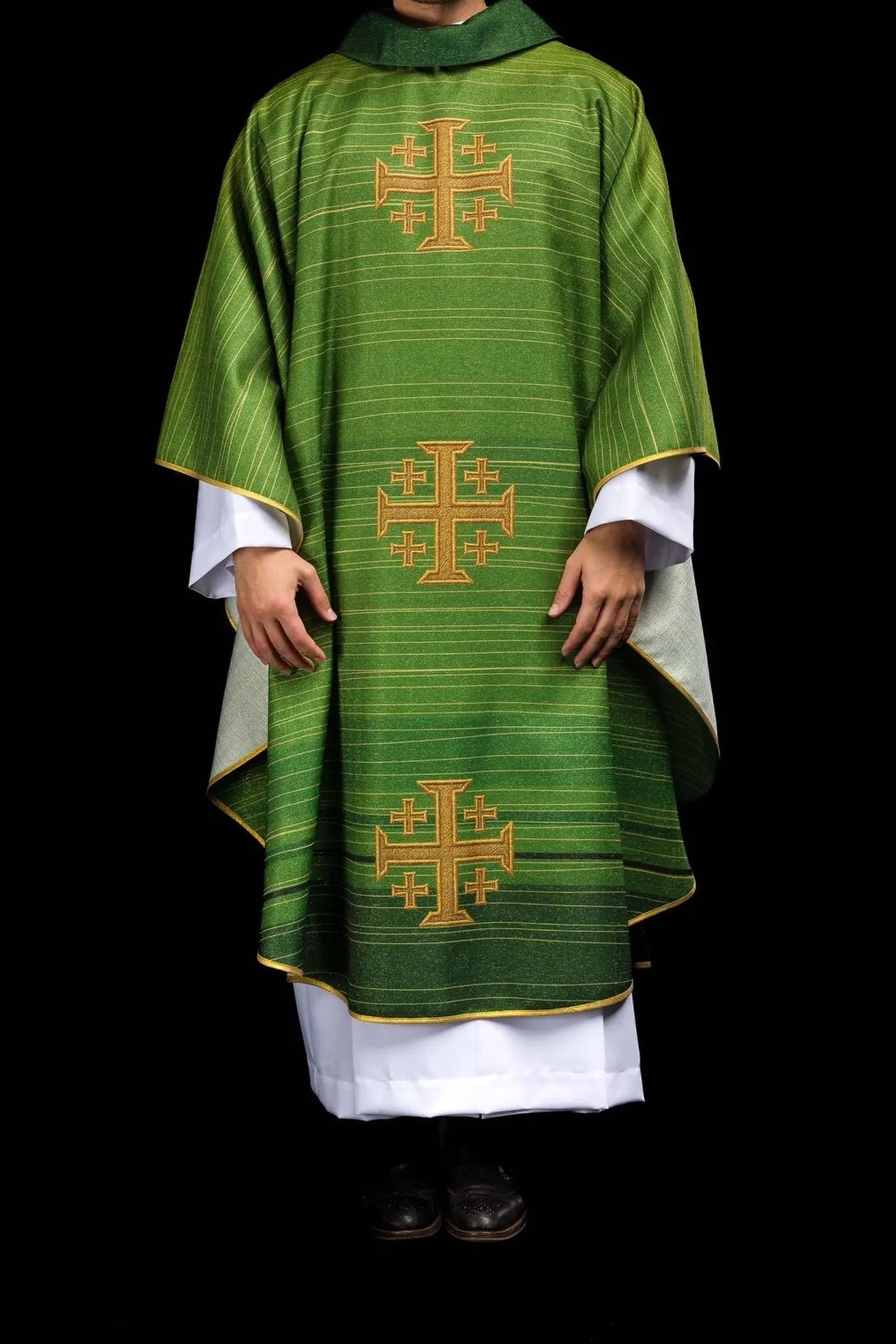 Chasuble verte imprimée avec la Croix de Jérusalem