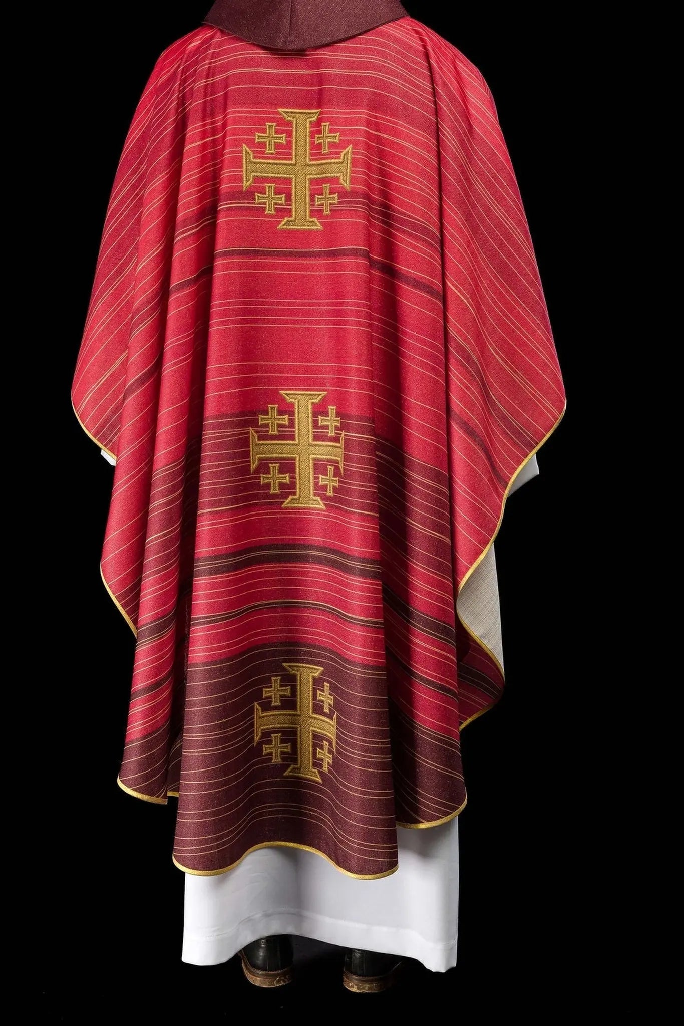 Chasuble imprimée avec croix de Jérusalem rouge