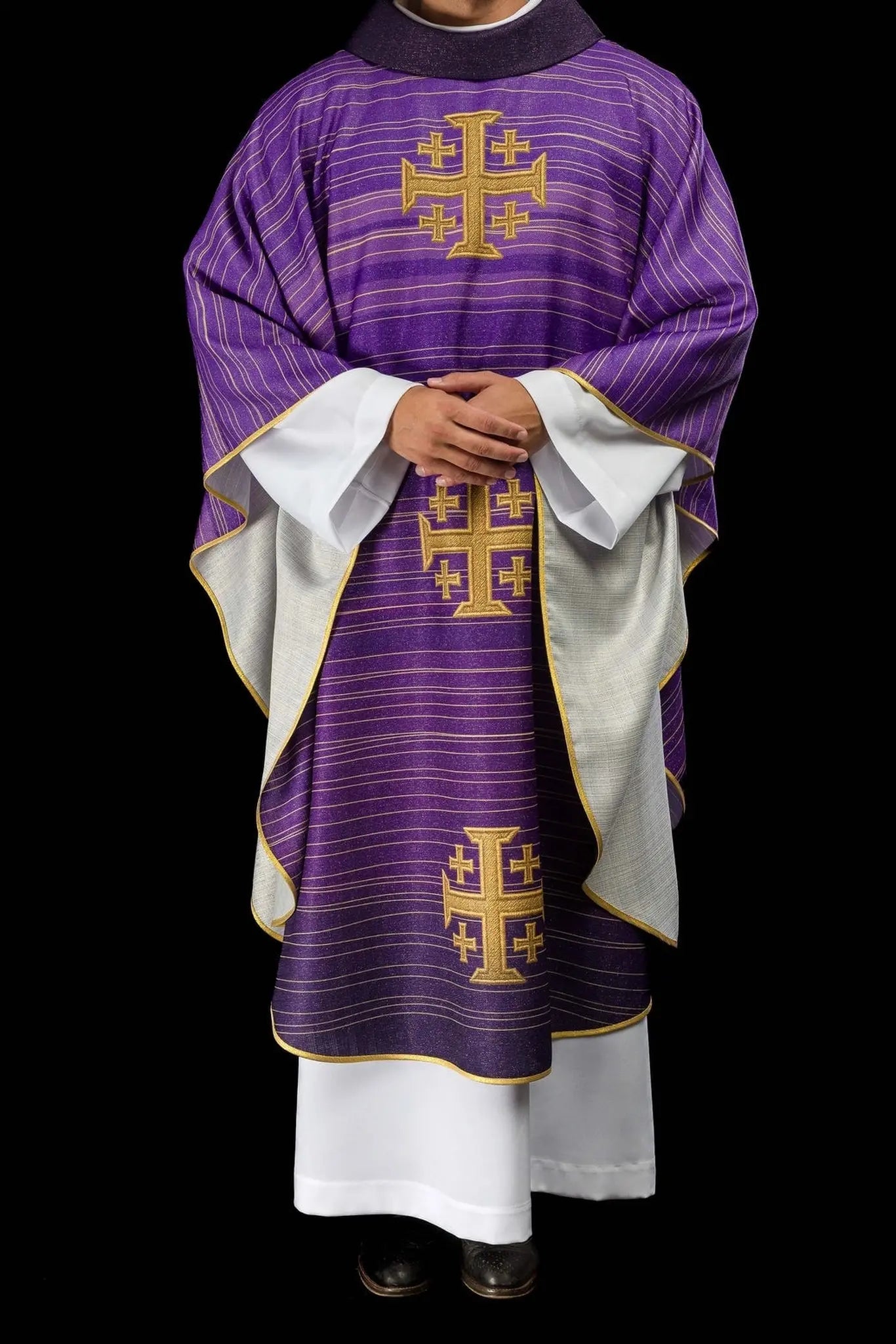 Chasuble imprimée avec croix de Jérusalem violet