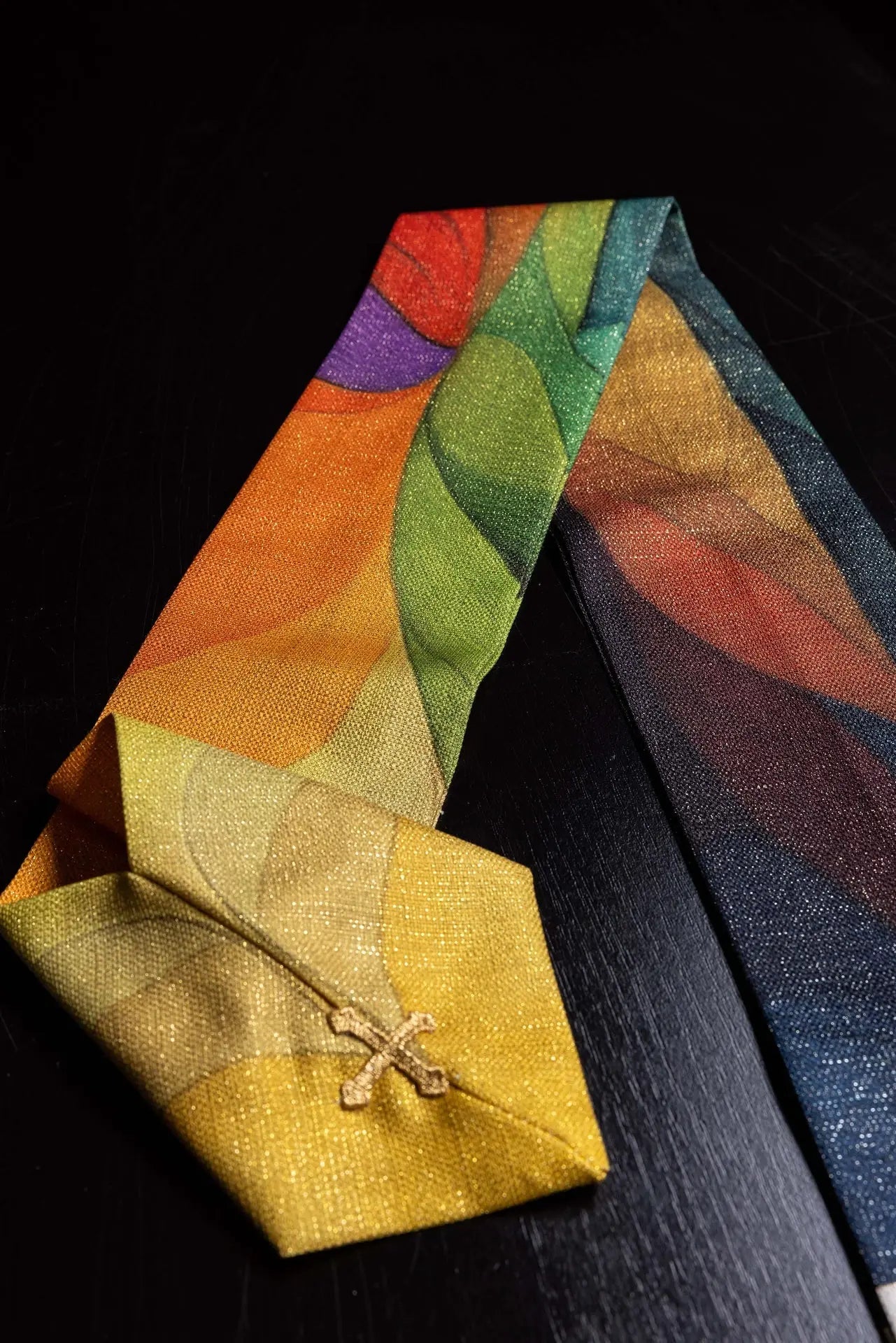 Chasuble imprimée multicolore avec motif de croix