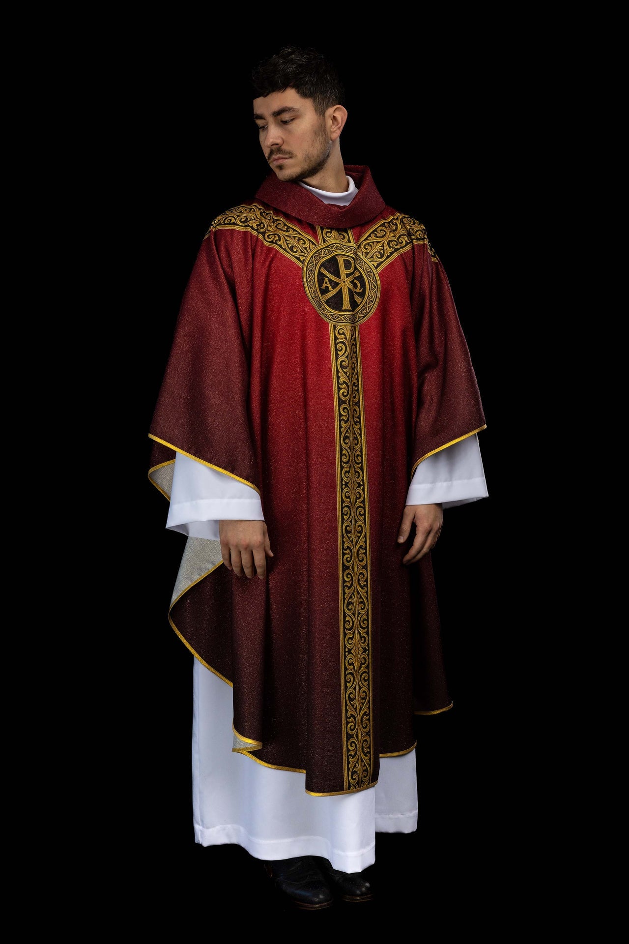 Ornat drukowany Pax czerwony z bogatym złotym zdobieniem - ORNATY.PL