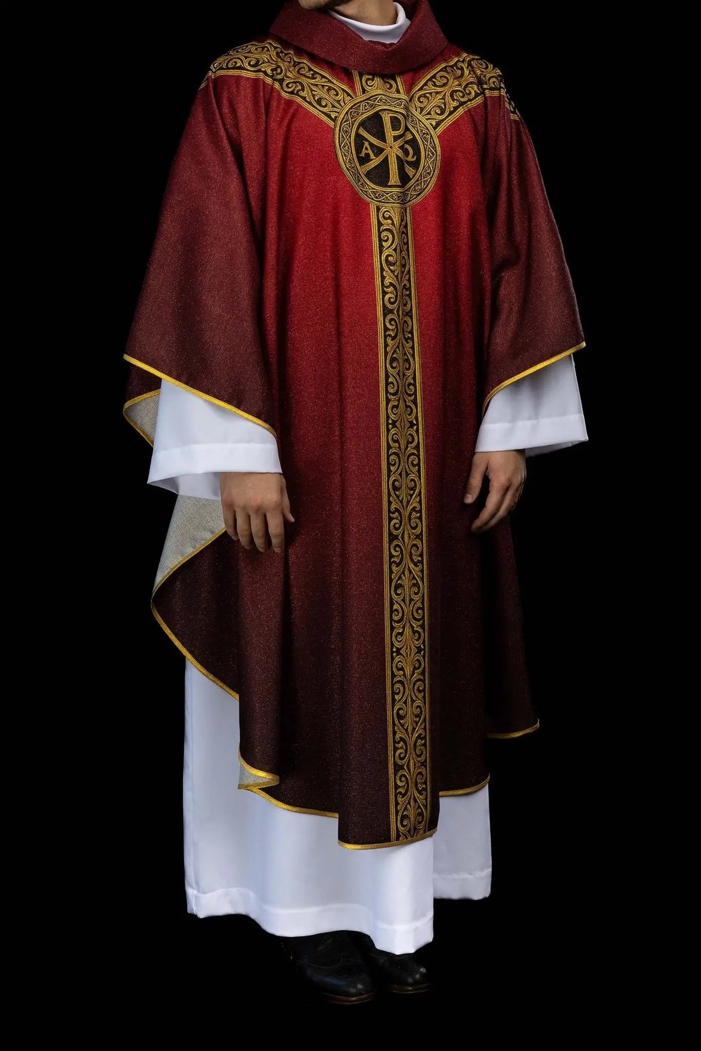 Chasuble rouge Pax avec ornement doré riche