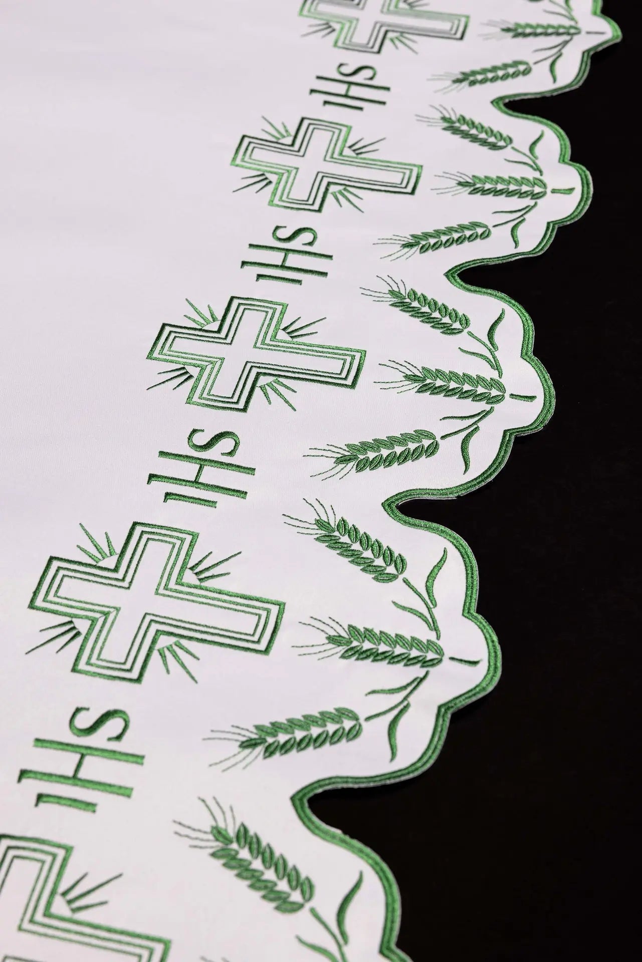 Nappe d'autel avec croix IHS et broderie de blé – Bordure verte
