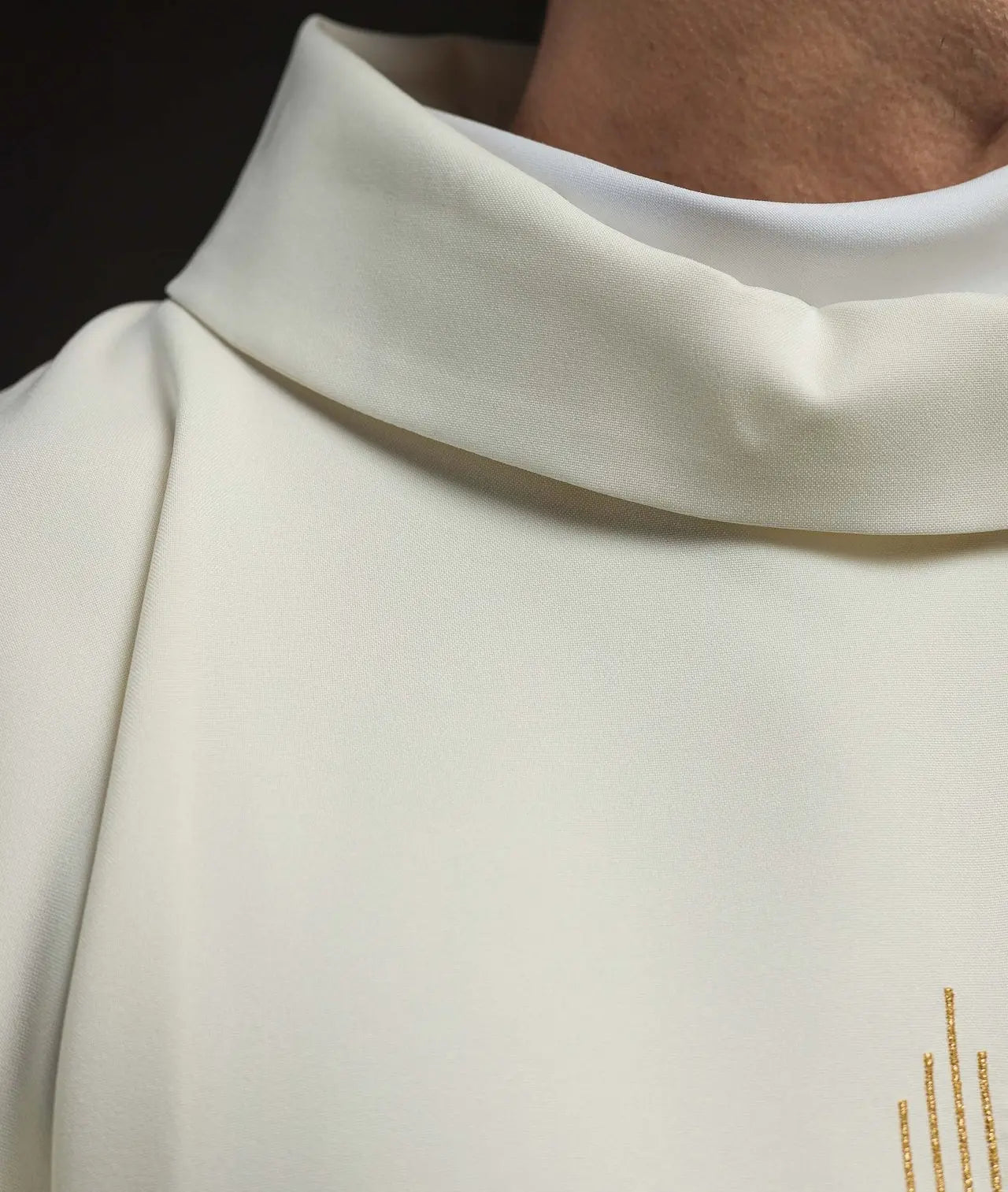 Chasuble avec broderie IHS en écru