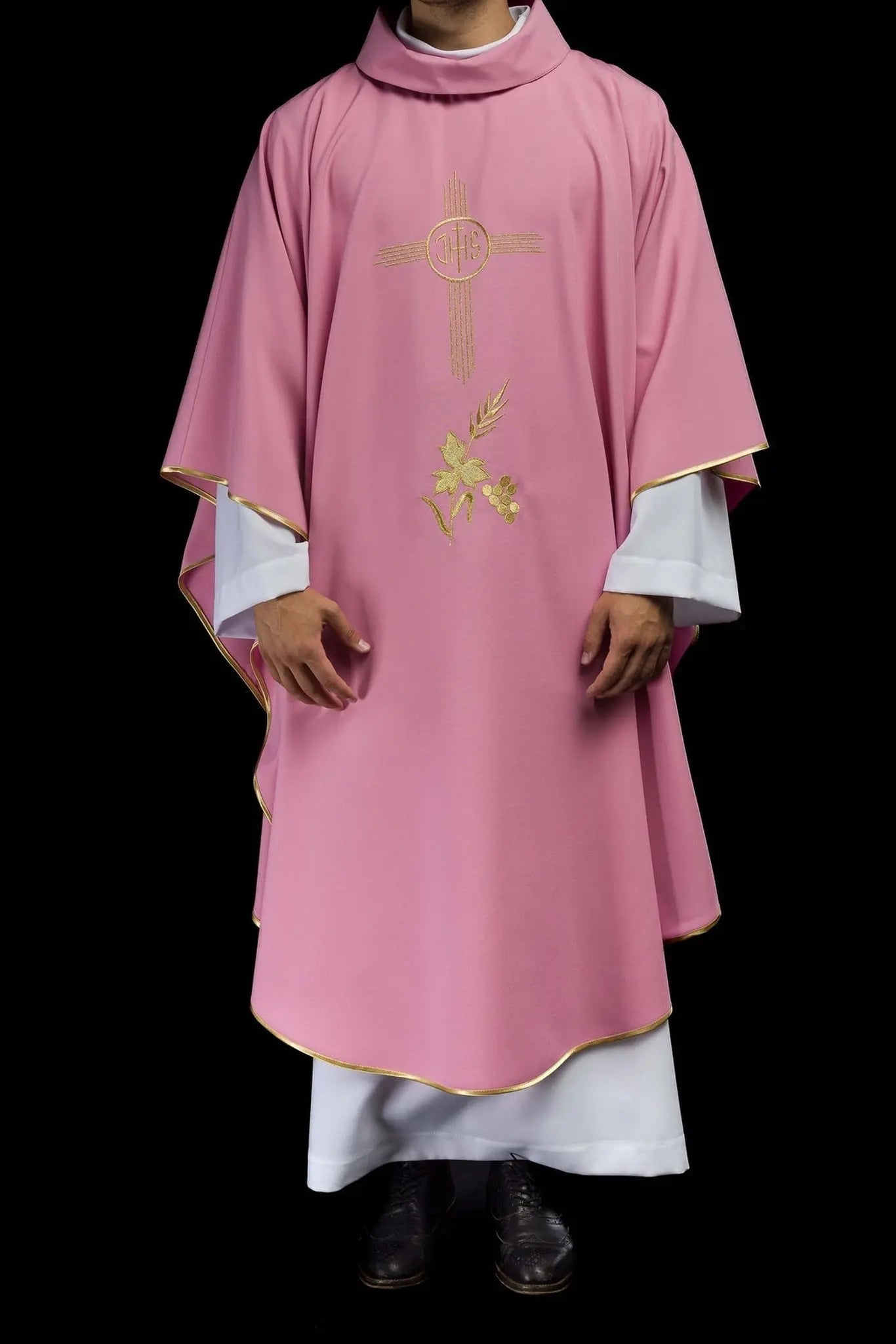 Chasuble brodée en or rose