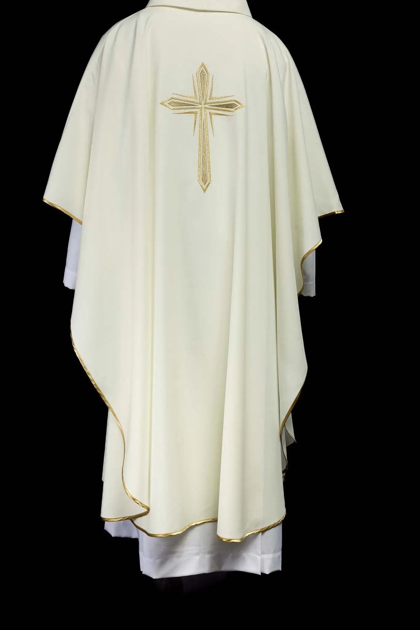 Embroidered chasuble with the motif of the Holy Cross