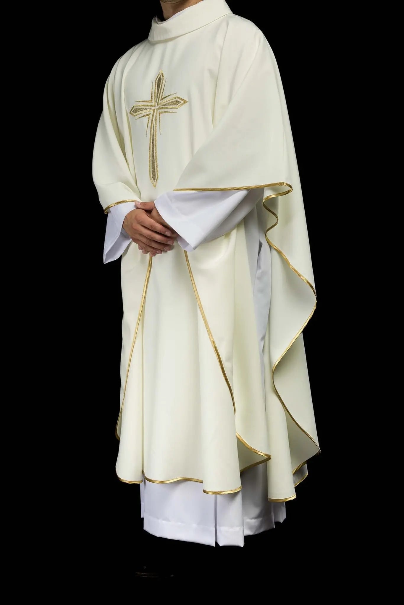 Embroidered chasuble with the motif of the Holy Cross