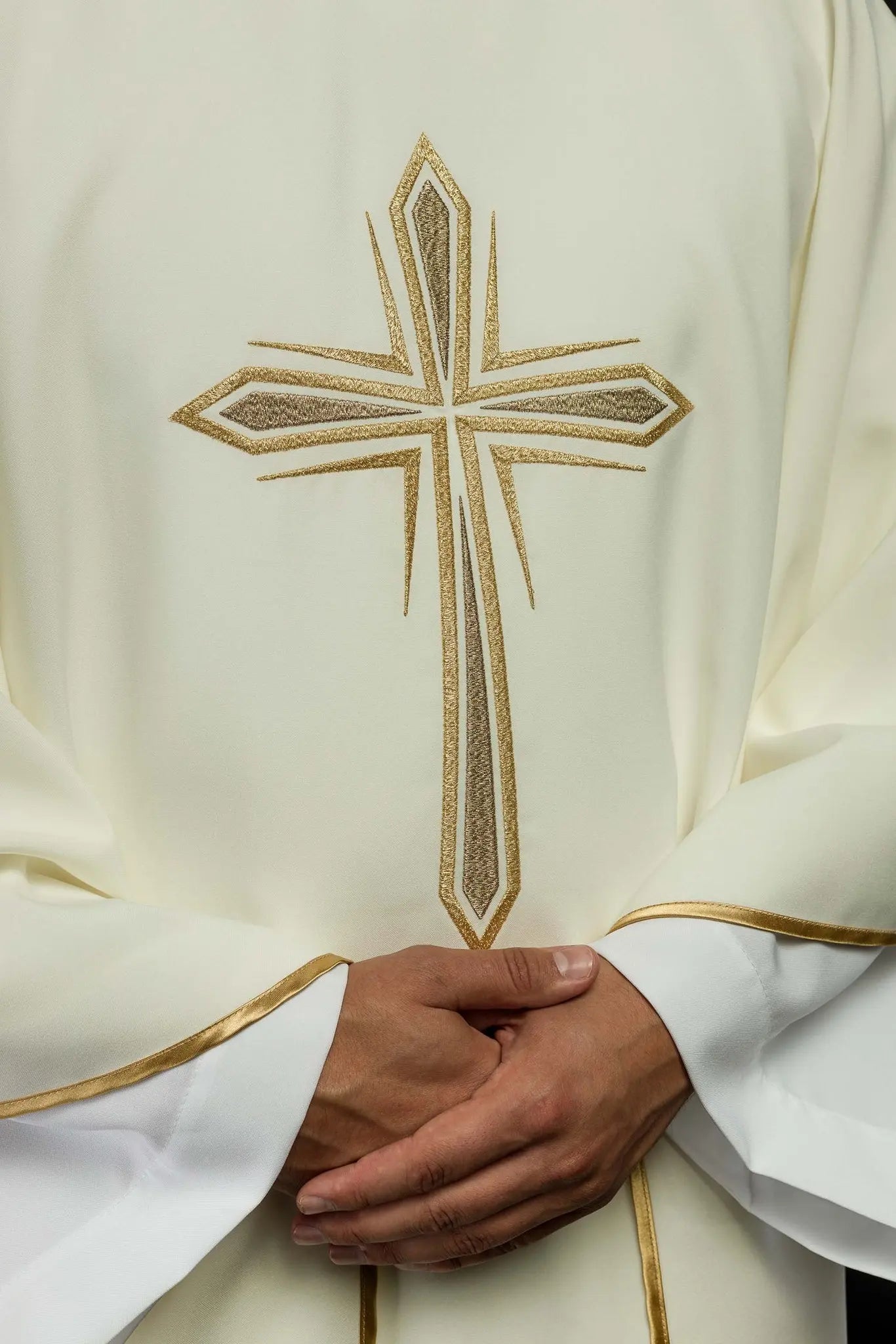 Embroidered chasuble with the motif of the Holy Cross