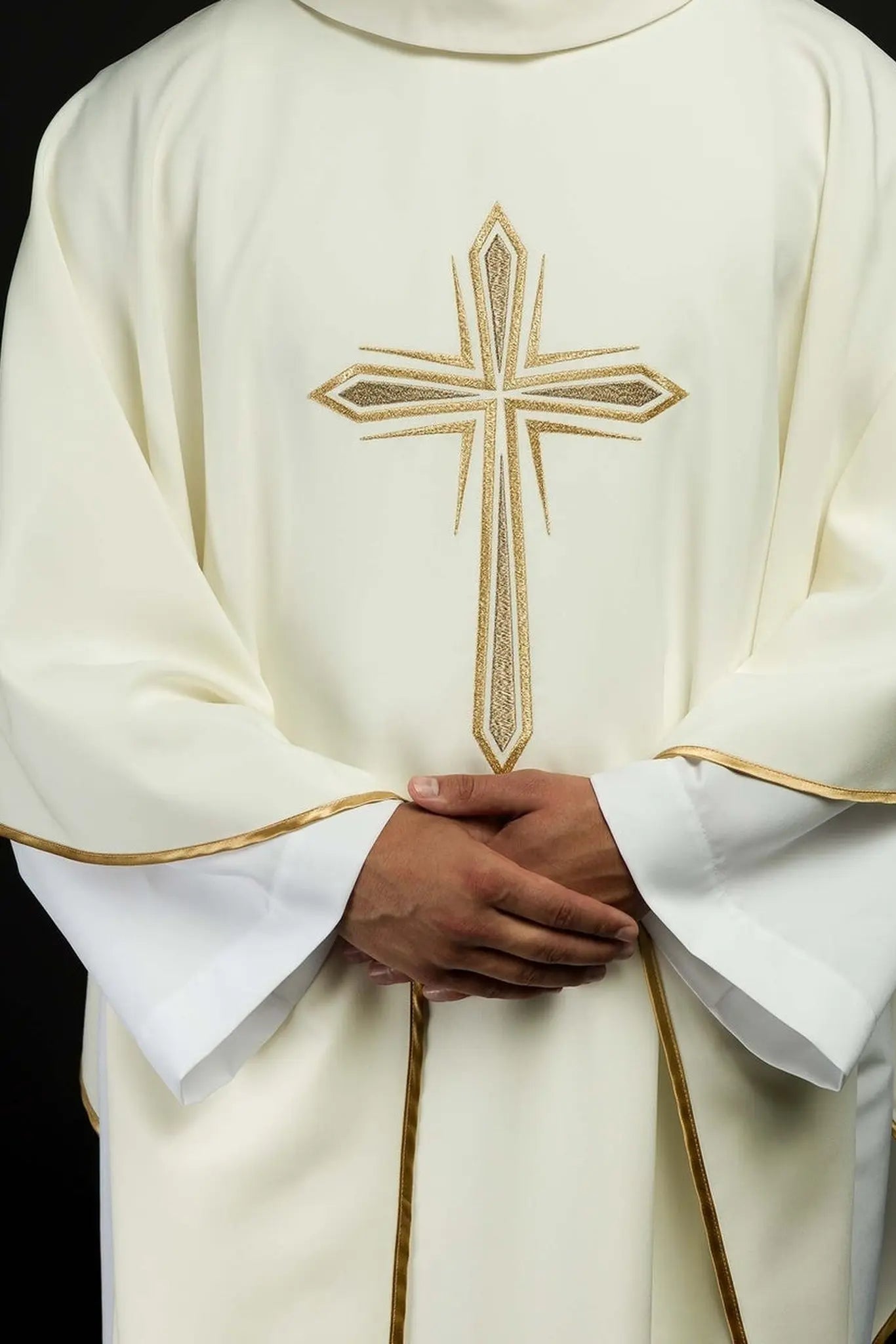 Embroidered chasuble with the motif of the Holy Cross